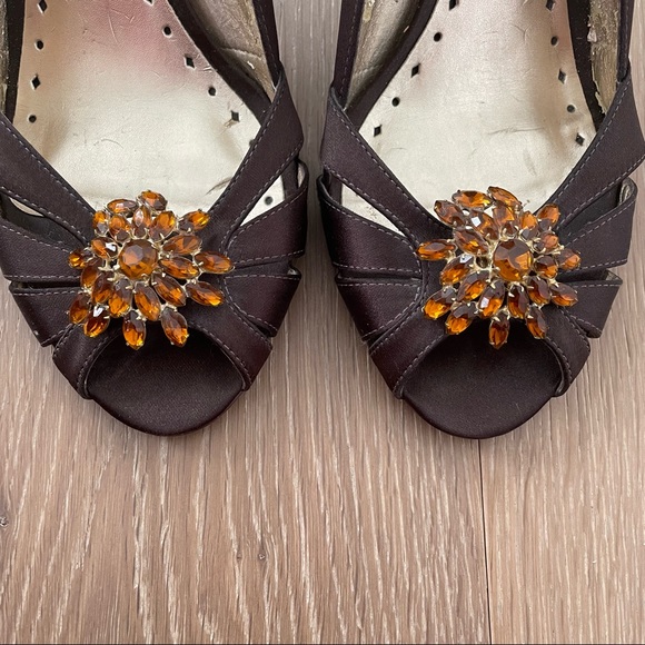 BCBG Womens 7 Heels Brown Satin Peep Toe Formal Dressy Crystal Amber Gold - Picture 3 of 14